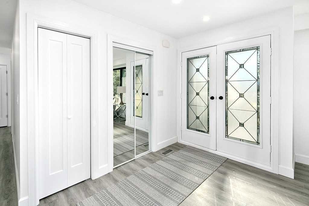 Modern Entryway Renovation – Collingwood